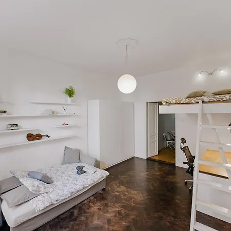 Traugutta Loft דירה